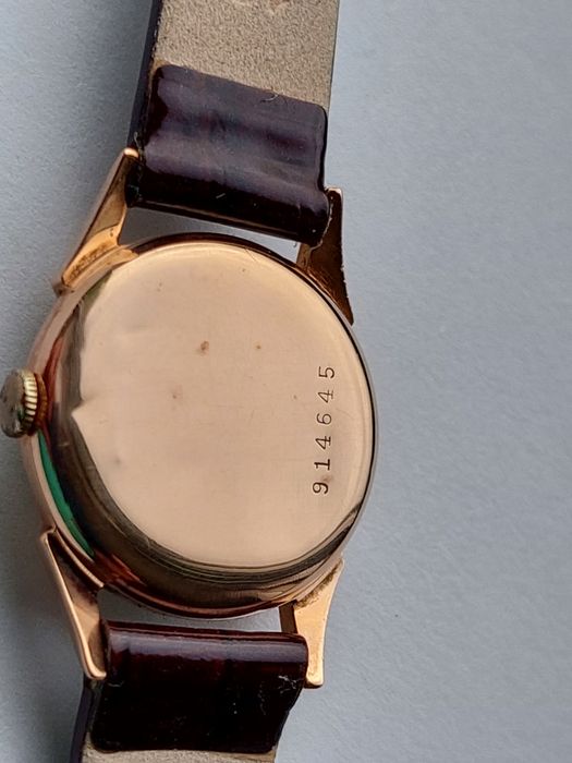 Часы золотые швейцарские наручные женские механические DOXA