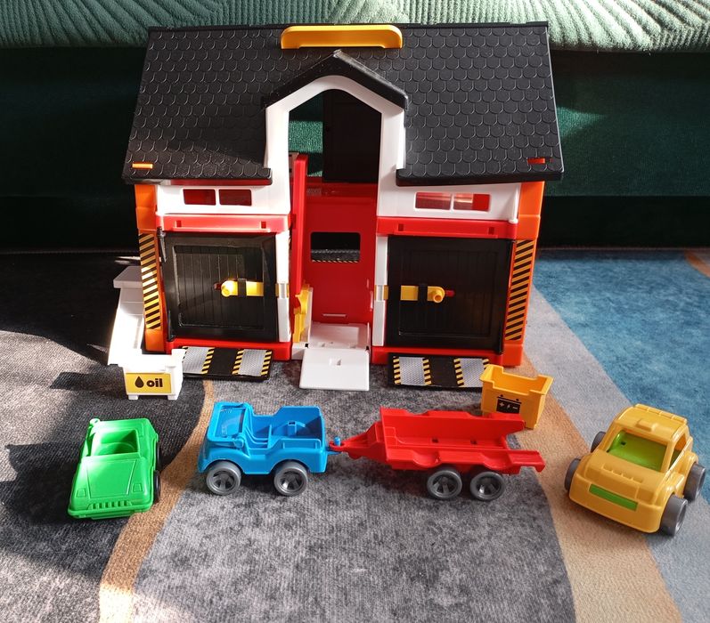 Duży garaż warsztat samochodowy Wader