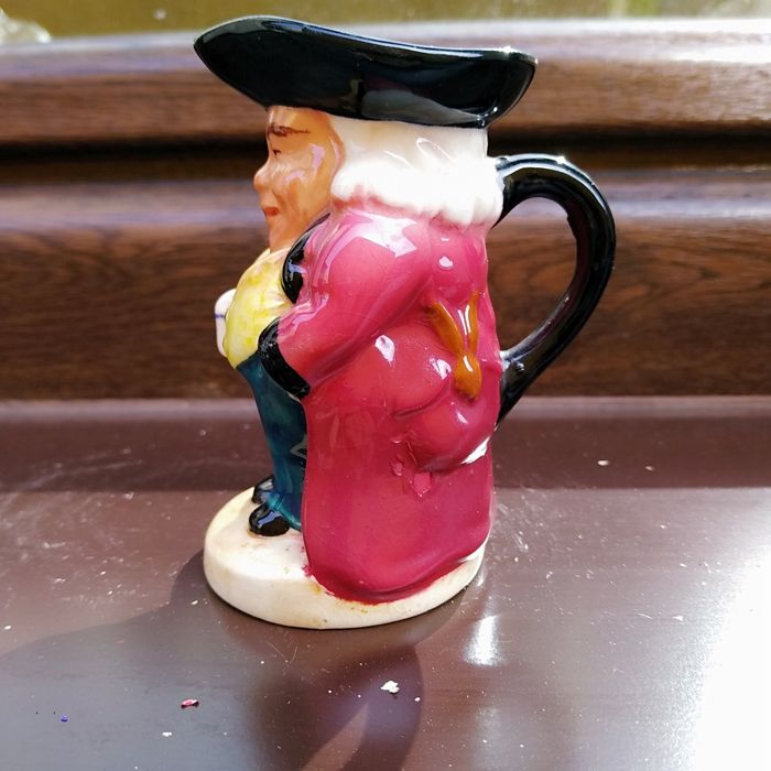 Stary kufel figuralny Anglia