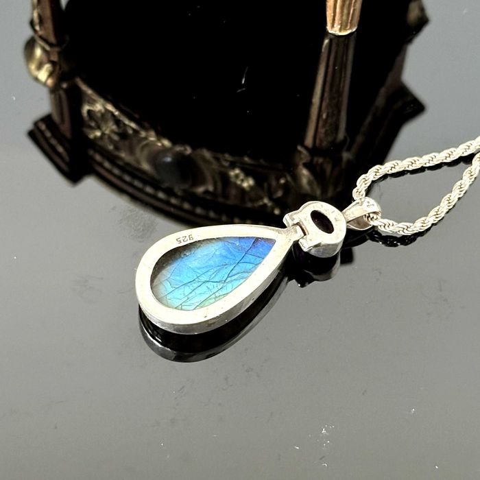 Srebrny naszyjnik z Labradorytem "Świątynia Gwiazd" i kwarcem