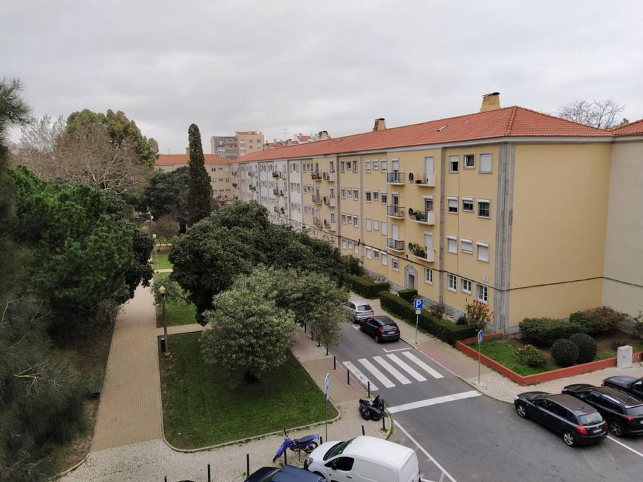 Quarto Individual para Estudante em Alvalade - Lisbon | Metro 5 min | Despesas Incluídas