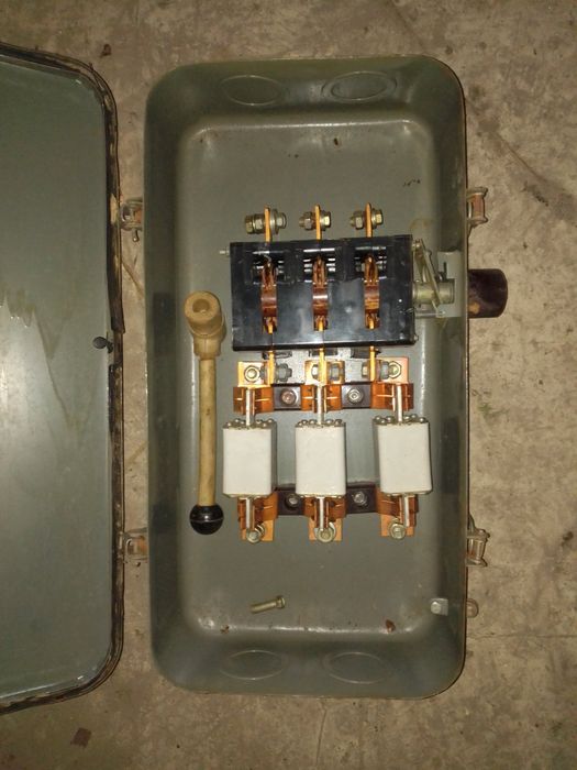 Рубильник 250А 3фази