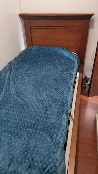 Cama solteiro de madeira