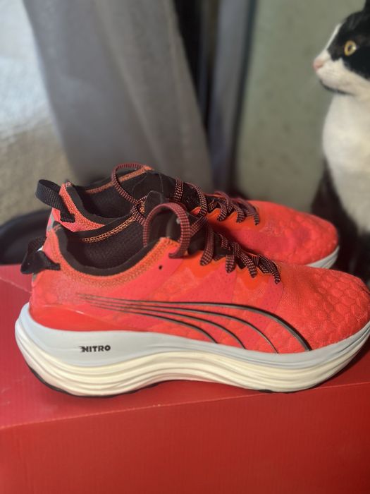 Продам  жіночі бігові кросівки Puma