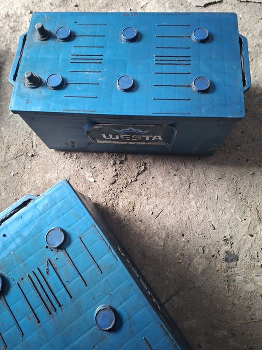 Продам два Акумулятори  веста 225 ам . ,