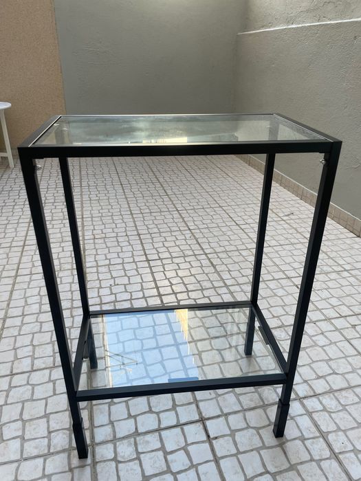 Mesa tampo de vidro.