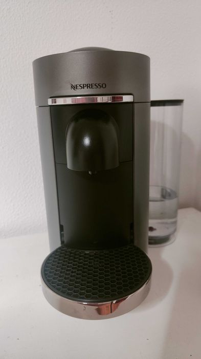 Máquina de café Nespresso Vertuo como nova