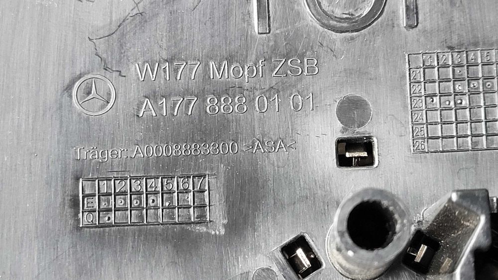 Emblemat Znaczek Gwiazda GRILL Mercedes A W177 CLA C117 C118 OE  NOWY