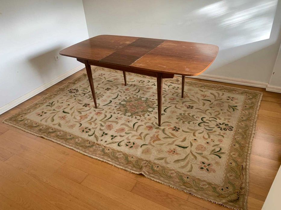 Carpete de Arraiolos, genuína, com 300 cm por 200 cm