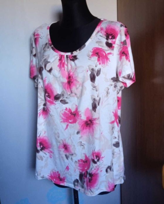 Kremowa bluzka w kwiaty r. 48