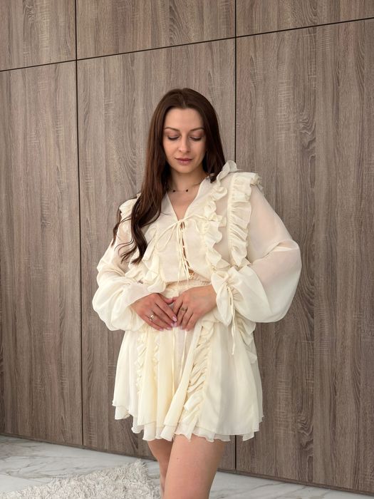 Ніжна і повітряна сукня