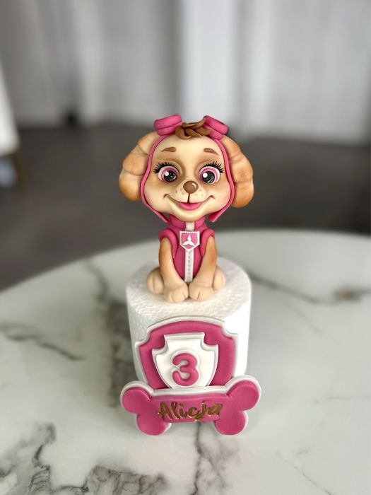 Różne figurki z masy cukrowej tort dekoracja dzieci