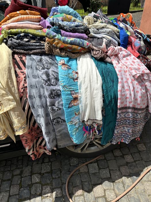 Парео, шарфи, хустинки, пляжні покривальця, б/у