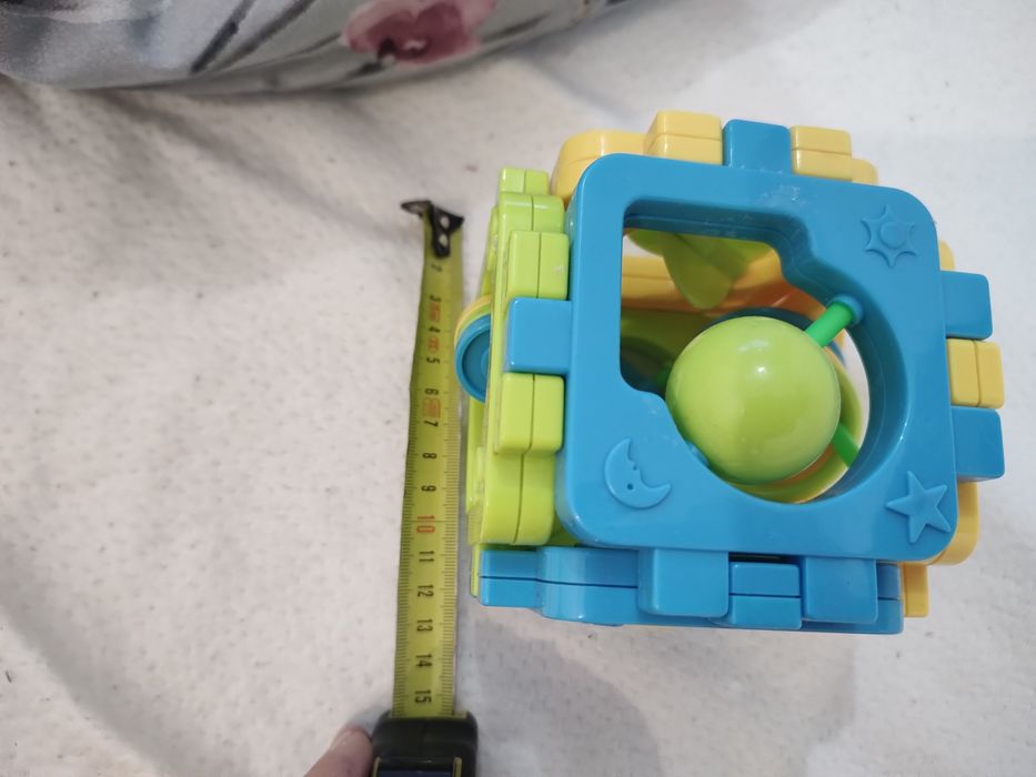 Kostka interaktywna, grzechotka, zabawka dla maluszka, wiele funkcji
