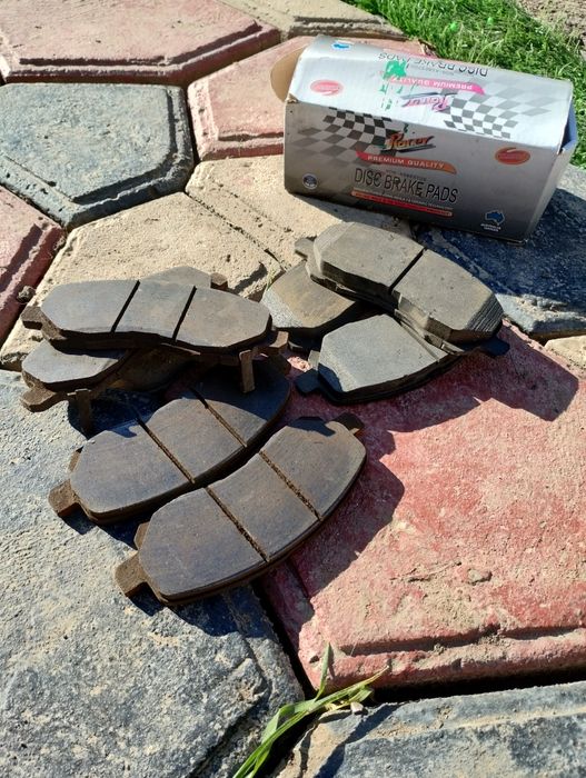 Колодки передні на Мітсубісі Ланцер9