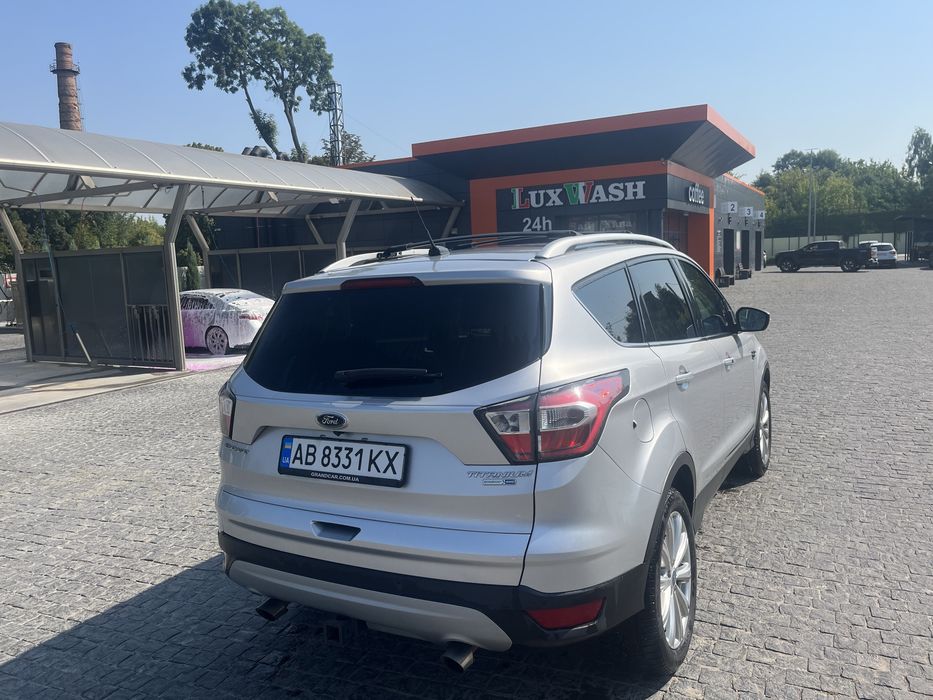 Продаю Ford Escape