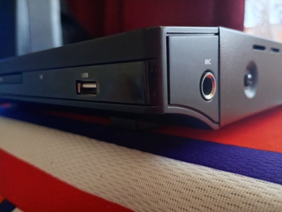 BBK DV118SI
Стаціонарний DVD-плеєр.