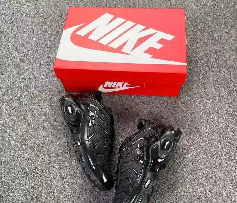 Nike Air Force Max TN Czarny R.37,5