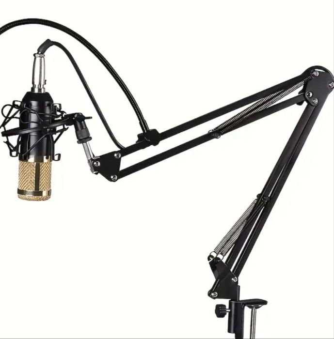 Звукова карта ,мікрофон,струбцина та інші аксесуари для стримінгу