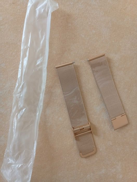 Smartwatch dourado novo