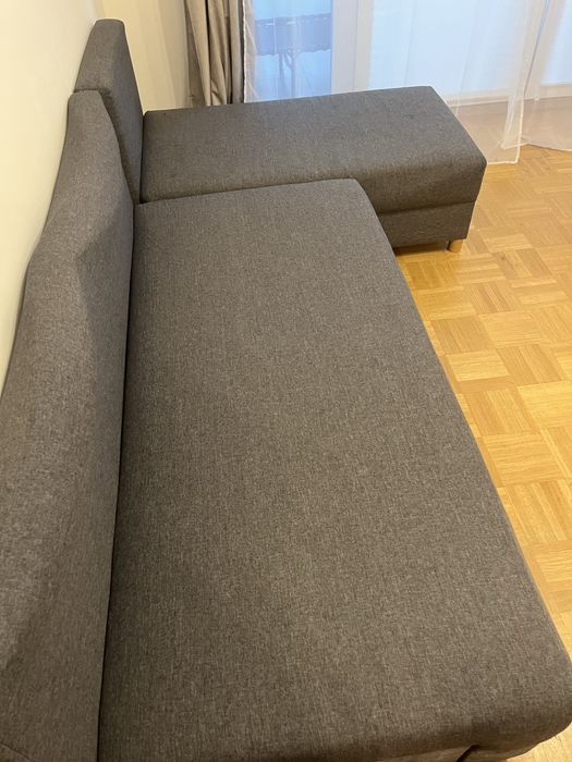 Szara kanapa rozkładana z szezlongiem