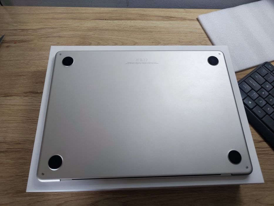 MacBook Air m2 13 cali 16 GB ram 256 gm SSD gwarancja