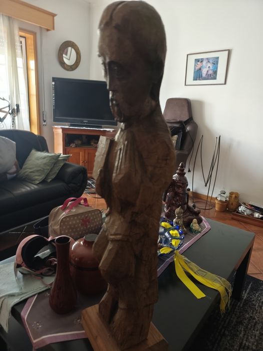 Estatueta em madeira antiga
