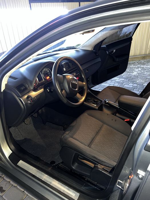 Audi a4b7 2,0 бензин