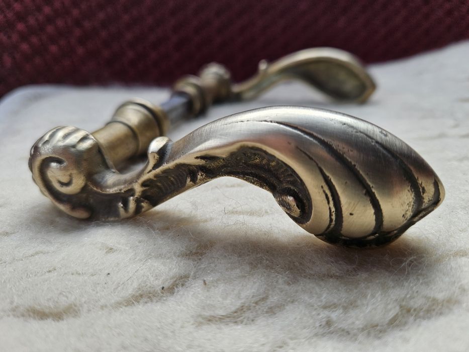 Klamki mosiężne z szyldami - odległość 9 cm