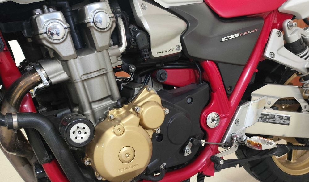Honda CB 1300SA (Red Frame)