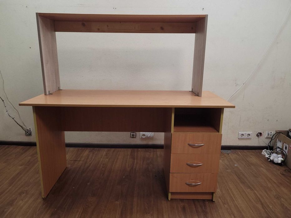 Офісний стіл б/в 140x60x75
