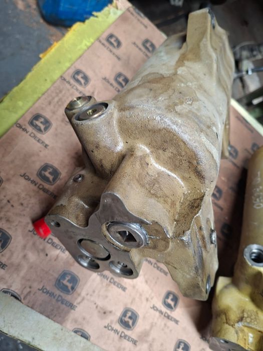 Cylinder Podnośnika John Deere 3650/3350 /3040/3140