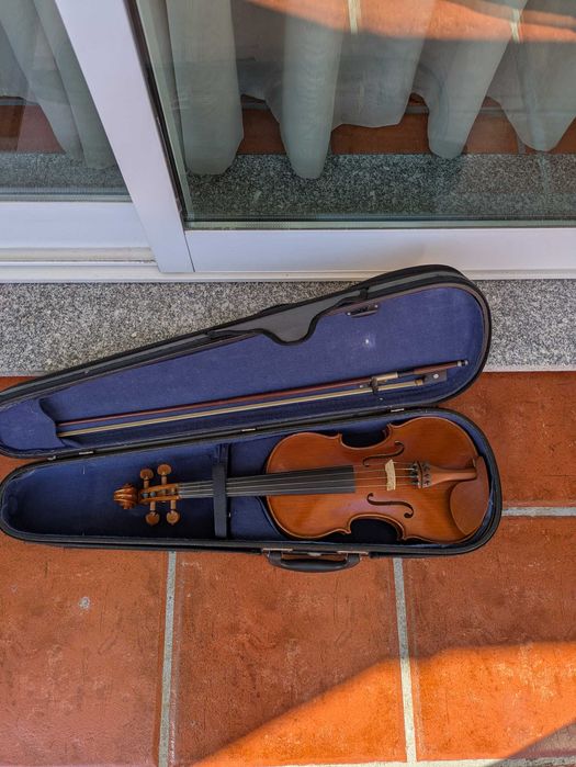 Violino três quartos