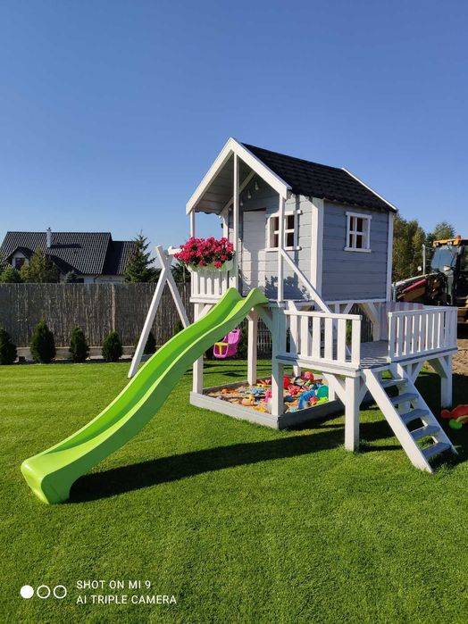 Domek drewniany dla dzieci plac zabaw huśtawka