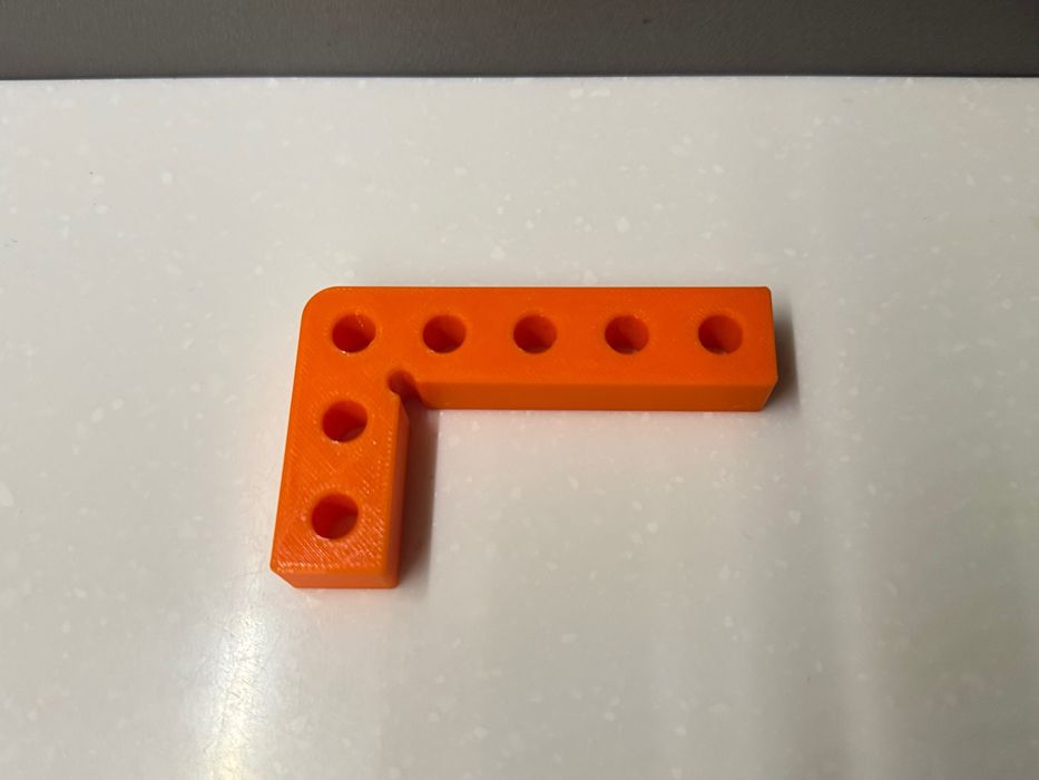 Кутник для фіксації плитки 50*80 90 градусів