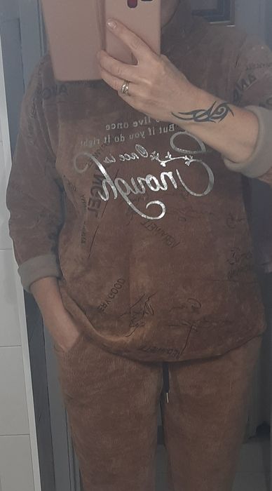 Красивый привозной костюм. Италия