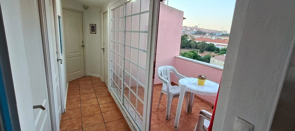 Alugo quarto em Odivelas junto ao Metro