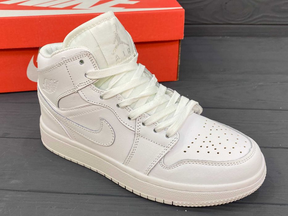 Білі кросівки Джордан ретро 1. Высокие кроссовки Jordan retro 1 р36-38