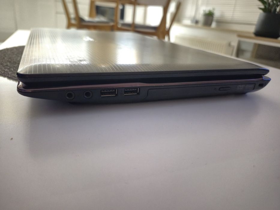 ASUS x53e stan okej