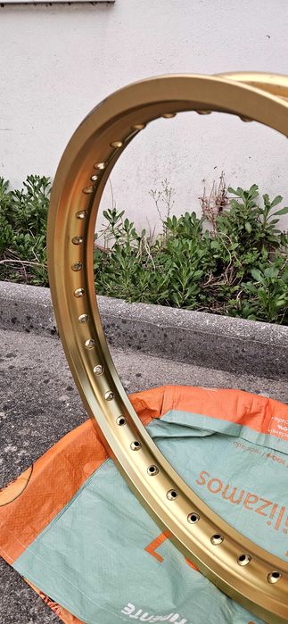 Aro dourado Honda R21 x2.15
