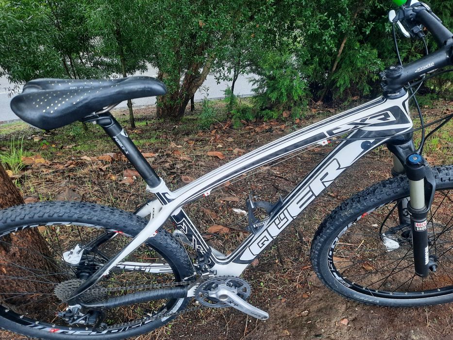 Btt 27.5 de carbono com xt e rock shox