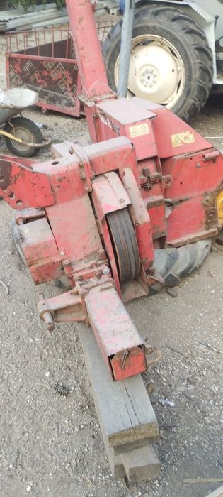 Vendo máquina de silar e espalhador de adubo