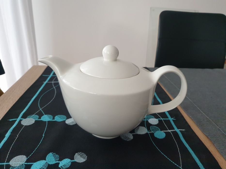 Dzbanek na herbatę porcelana Karolina 1l
