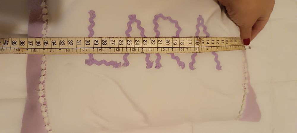 Almofada decorativa menina personalizada. LARA