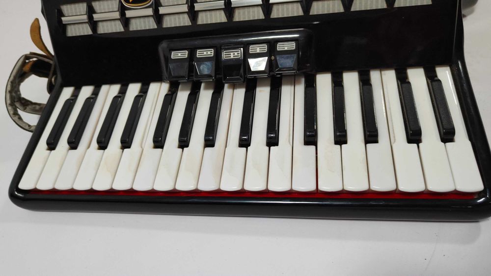 Akordeon Weltmeister Serino 80b- 3 chóry