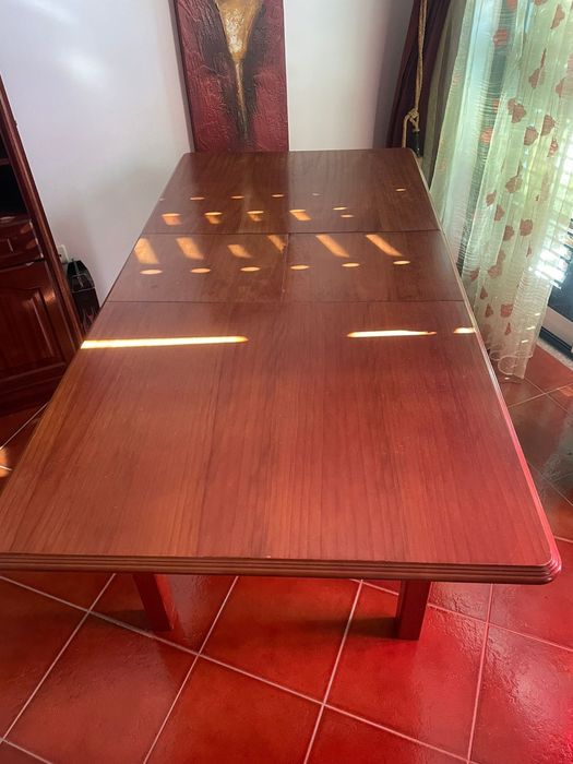 Extendable Wooden Table64585671114115121