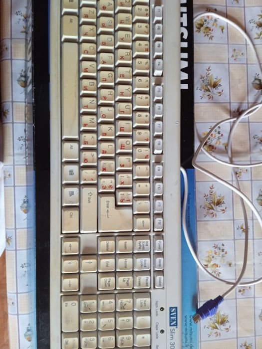 Продам б/у клавіатуру
