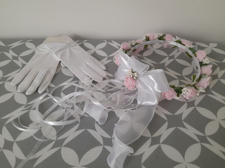 Sukienka komunijna z dodatkami