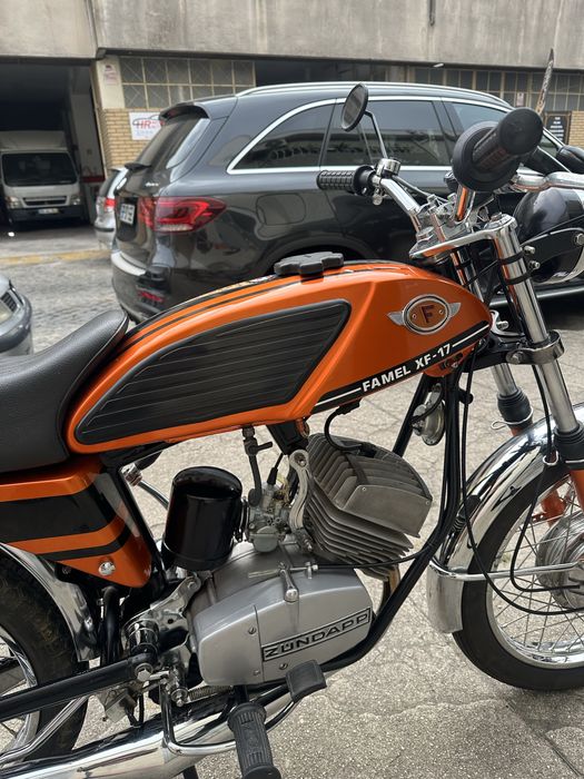 Motorizada XF17 restaurada ao pormenor