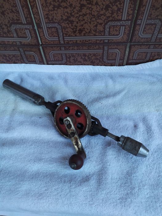 Ручна дрель (коловорот)